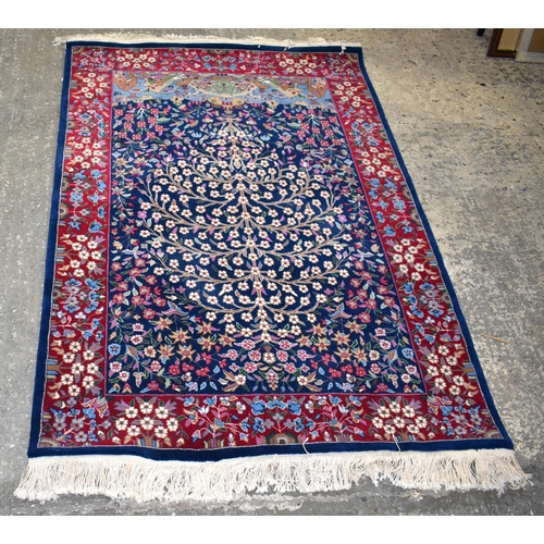 3256 - A hand knotted Persian Tree of life rug 153 x 106 cm