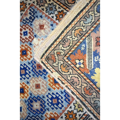 3258 - A small Oriental rug 145 x 85 cm