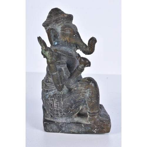 3372 - An early bronze Ganeesha statue 12cm.