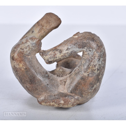 3646 - An early South American stoneware figural votive 10cm