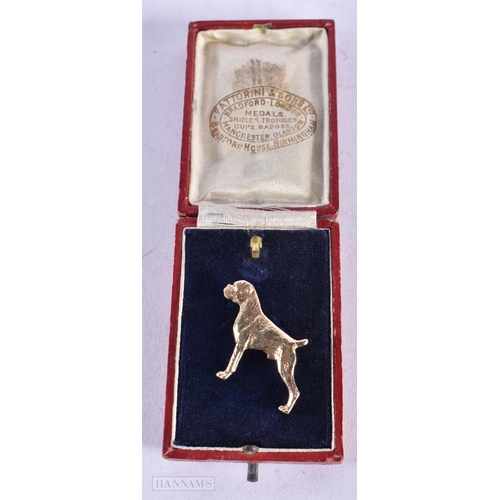 3913 - A 9 Carat Gold Dog Brooch in an associated Vintage Box. Stamped 375. 3.5cm x 2.8cm, weight 5.6g