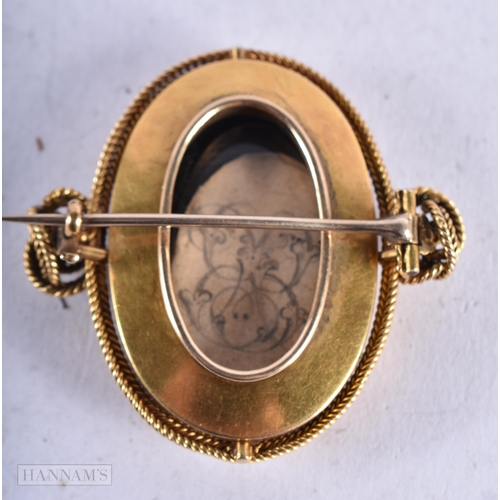 3922 - An Antique 18 Carat Gold and Enamel Cherub Brooch. 4.5cm x 4.4cm, weight 23.2g