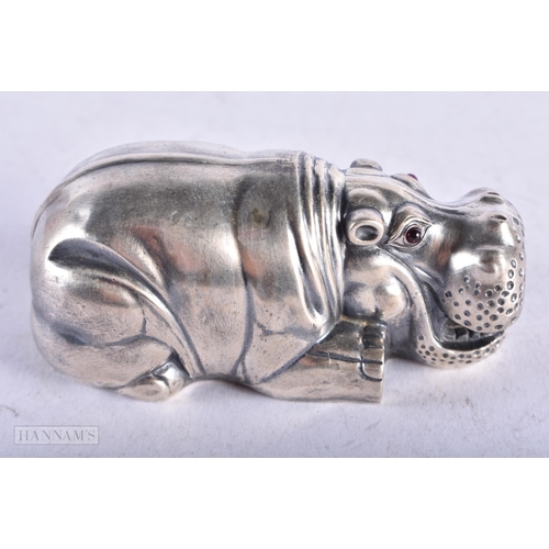 3949 - A Continental Silver Model of a Hippo. Stamped 88. 7.9cm x 3.7cm x 3.5cm, weight 76.8g