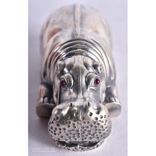 3949 - A Continental Silver Model of a Hippo. Stamped 88. 7.9cm x 3.7cm x 3.5cm, weight 76.8g