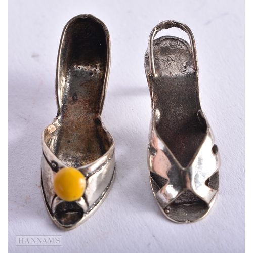 3994 - Two Continental Miniature Shoes. Stamped 800. 3.7cm x 1.5cm x 1.2cm, total weight 10.7g (2)