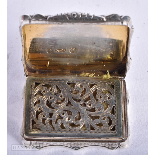 3999 - A Silver Vinaigrette by Nathaniel Mills Hallmarked Birmingham 1929. 3.8cm x 2.8cm x 0.9cm, weight 20... 