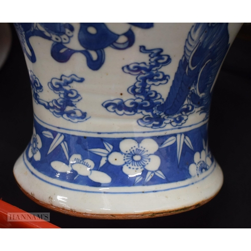 2073 - A LARGE 19TH CENTURY CHINESE BLUE AND WHITE PORCELAIN VASE Kangxi style. 40 cm high.