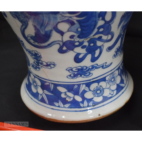 2073 - A LARGE 19TH CENTURY CHINESE BLUE AND WHITE PORCELAIN VASE Kangxi style. 40 cm high.