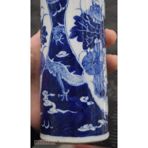 2074 - A 19TH CENTURY CHINESE BLUE AND WHITE PORCELAIN VASE bearing Kangxi marks to base. 21 cm high.