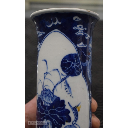 2074 - A 19TH CENTURY CHINESE BLUE AND WHITE PORCELAIN VASE bearing Kangxi marks to base. 21 cm high.