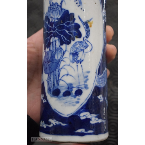 2074 - A 19TH CENTURY CHINESE BLUE AND WHITE PORCELAIN VASE bearing Kangxi marks to base. 21 cm high.