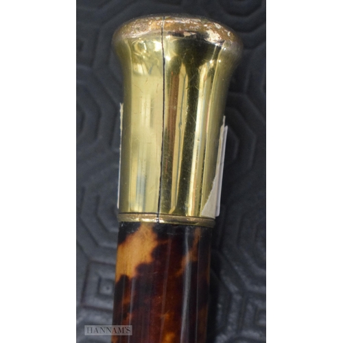 291 - AN EARLY VICTORIAN YELLOW METAL MOUNTED TORTOISESHELL WALKING CANE. 91 cm long.