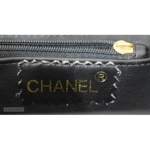 649 - A CHANEL HANGBAG. Bag 18 cm x 15 cm.