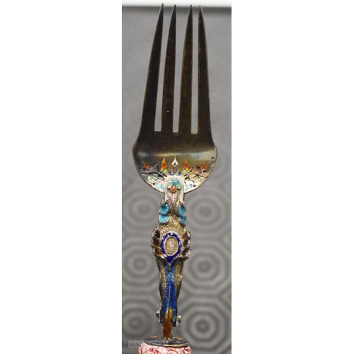 720 - A FINE SET OF 19TH CENTURY AUSTRIAN VIENNA SILVER GILT AND ENAMEL CUTLERY. 20 cm long. (6)