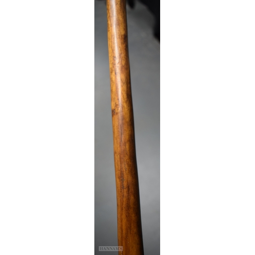 255 - AN UNUSUAL 19TH CENTURY TRIBAL CARVED WOOD THROWING CLUB possibly Chinese Huanghuali wood. 65 cm lon... 