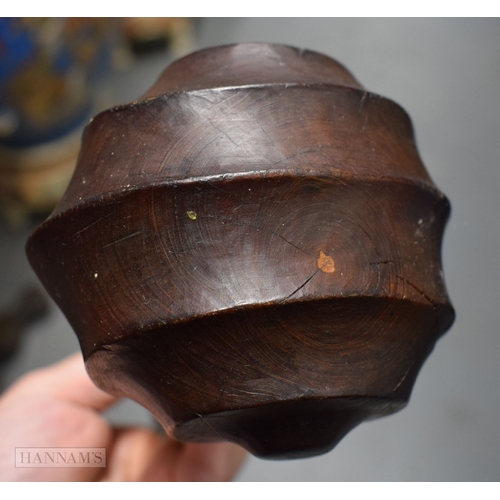 255 - AN UNUSUAL 19TH CENTURY TRIBAL CARVED WOOD THROWING CLUB possibly Chinese Huanghuali wood. 65 cm lon... 