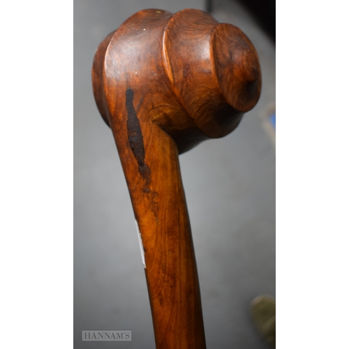 255 - AN UNUSUAL 19TH CENTURY TRIBAL CARVED WOOD THROWING CLUB possibly Chinese Huanghuali wood. 65 cm lon... 