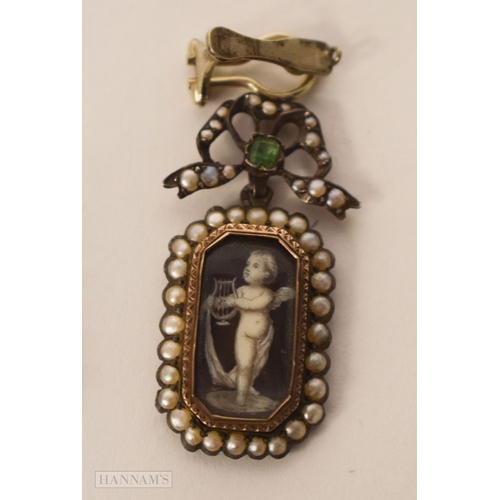 40A - A LOVELY SUITE OF 18TH/19TH CENTURY JEWELLERY comprising of a pair of earrings and matching pendant,... 