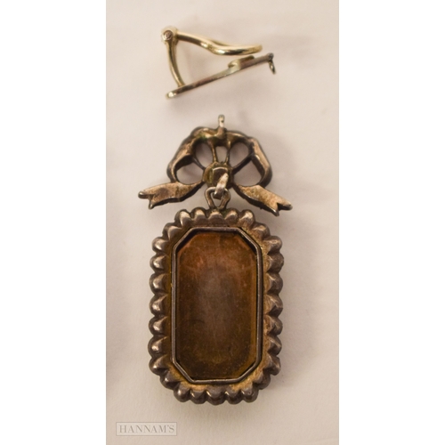 40A - A LOVELY SUITE OF 18TH/19TH CENTURY JEWELLERY comprising of a pair of earrings and matching pendant,... 