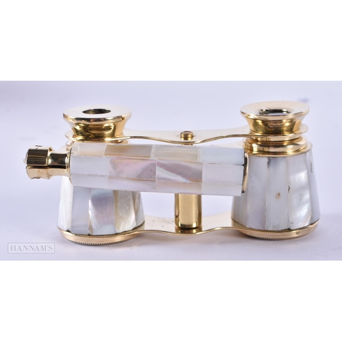 105 - A PAIR OF MOTHER OF PEARL OPERA GLASSES. 18cm x 8 cm extended.