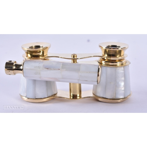 119 - A PAIR OF MOTHER OF PEARL OPERA GLASSES. 18cm x 8 cm extended.