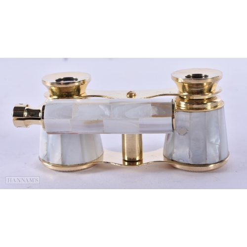 122 - A PAIR OF MOTHER OF PEARL OPERA GLASSES. 18cm x 8 cm extended.