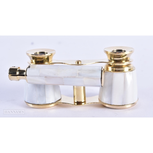 126 - A PAIR OF MOTHER OF PEARL OPERA GLASSES. 18cm x 8 cm extended.