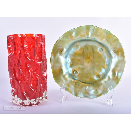 153 - AN IRIDESCENT TIFFANY TYPE DISH together with a red bark form glass vase. Largest 20 cm high. (2)