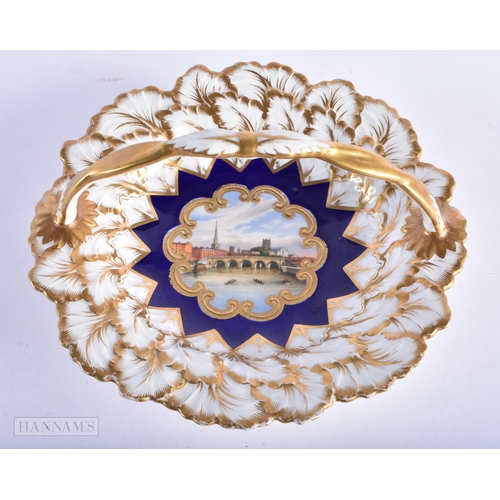 161 - AN EARLY 19TH CENTURY CHAMBERLAINS PORCELAIN BASKET painted with a view of Worcester. 21 cm wide.