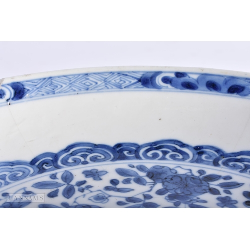 185 - A 17TH CENTURY CHINESE BLUE AND WHITE PORCELAIN DISH Kangxi, bearing Chenghua marks to base. 20 cm d... 