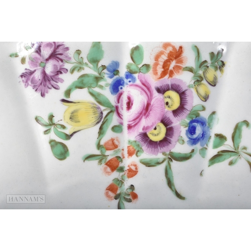 187 - AN 18TH CENTURY WORCESTER LOBED DISH painted with flowers. 26 cm x 18cm.