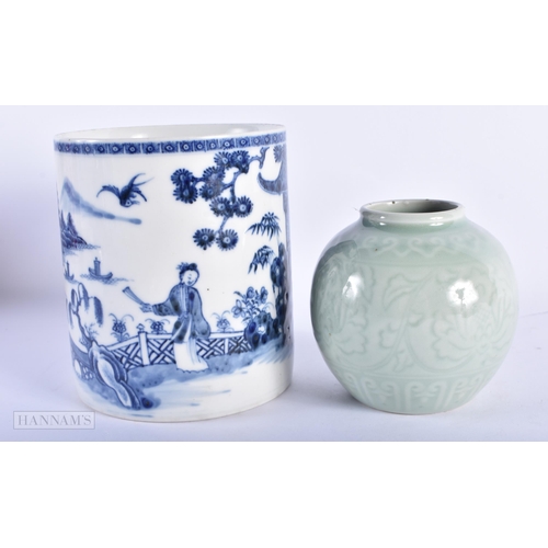 196 - AN 18TH CENTURY CHINESE EXPORT BLUE AND WHITE TANKARD Qianlong, together with a celadon jar. Largest... 