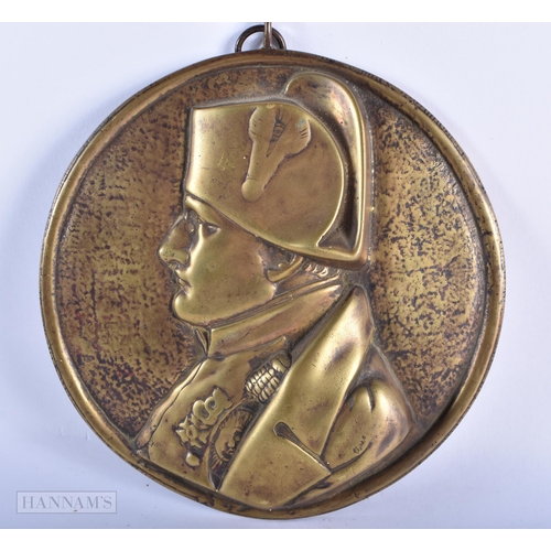 210 - A 19TH CENTURY BRONZE PLAQUE OF NAPOLEON together with another portrait dish. Largest 15cm diameter.... 