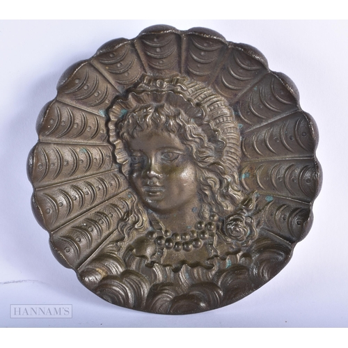 210 - A 19TH CENTURY BRONZE PLAQUE OF NAPOLEON together with another portrait dish. Largest 15cm diameter.... 