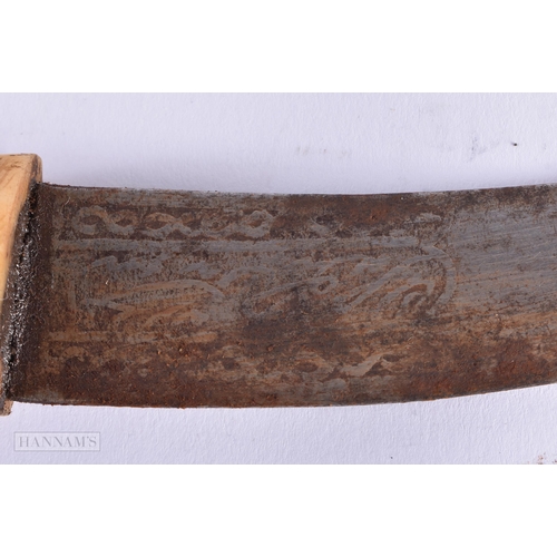 26 - AN ANTIQUE AFRICAN TRIBAL BONE AND CROCODILE SKIN KNIFE. 30 cm long.  We do not offer in-house shipp... 