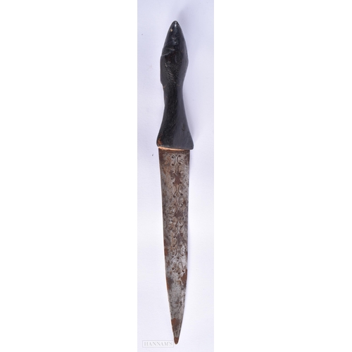 26 - AN ANTIQUE AFRICAN TRIBAL BONE AND CROCODILE SKIN KNIFE. 30 cm long.  We do not offer in-house shipp... 