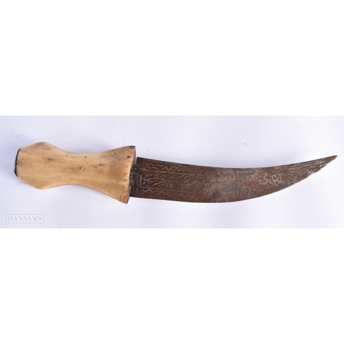 26 - AN ANTIQUE AFRICAN TRIBAL BONE AND CROCODILE SKIN KNIFE. 30 cm long.  We do not offer in-house shipp... 