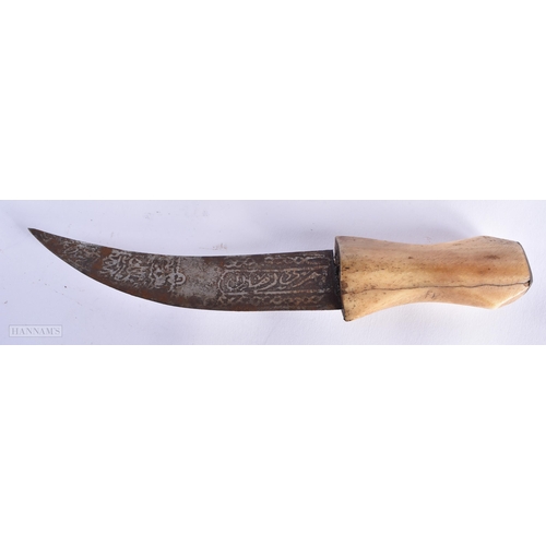 26 - AN ANTIQUE AFRICAN TRIBAL BONE AND CROCODILE SKIN KNIFE. 30 cm long.  We do not offer in-house shipp... 