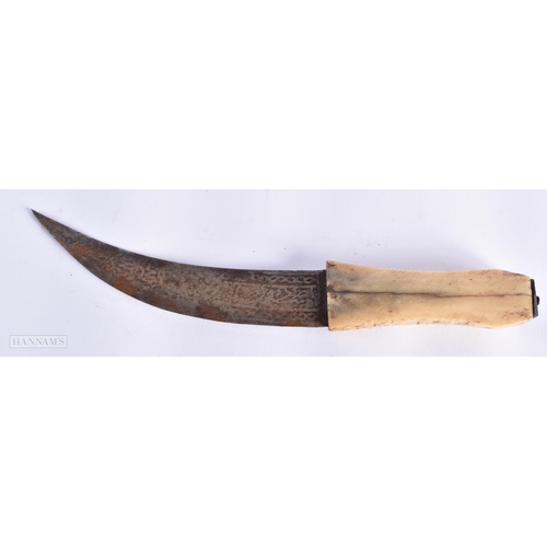 26 - AN ANTIQUE AFRICAN TRIBAL BONE AND CROCODILE SKIN KNIFE. 30 cm long.  We do not offer in-house shipp... 