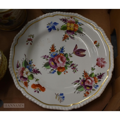 284 - A LATE 18TH/19TH CENTURY CHAMBERLAINS WORCESTER PLATE together with other similar ceramics. (qty)