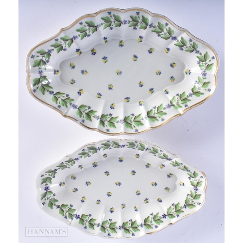 295 - A PAIR OF 18TH CENTURY ENGLISH CORNFLOWER PORCELAIN DISHES. 25 cm x 16 cm.