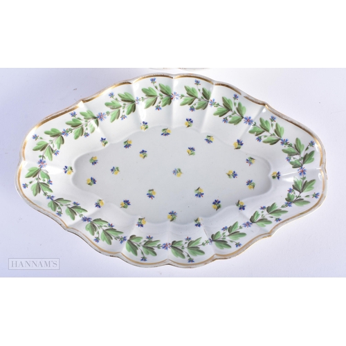 295 - A PAIR OF 18TH CENTURY ENGLISH CORNFLOWER PORCELAIN DISHES. 25 cm x 16 cm.