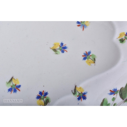 295 - A PAIR OF 18TH CENTURY ENGLISH CORNFLOWER PORCELAIN DISHES. 25 cm x 16 cm.