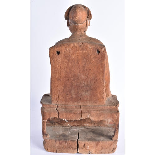 305 - A LARGE 17TH/18TH CENTURY CHINESE CARVED WOOD FIGURE OF A SCHOLAR Ming/Qing. 34 cm x 15cm.