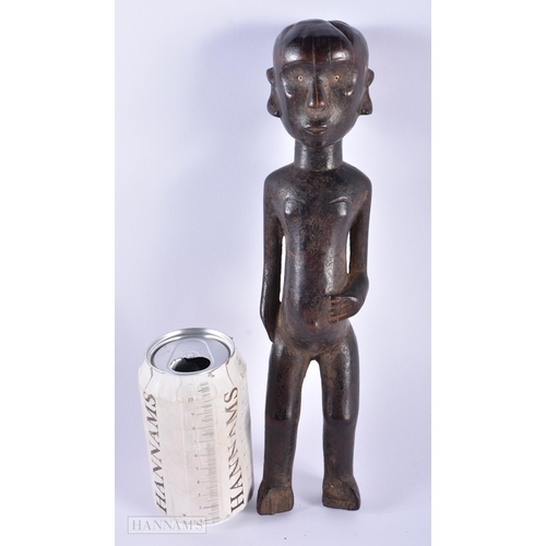 309 - AN ANTIQUE AFRICAN TRIBAL CARVED WOOD FIGURE. 30 cm high.