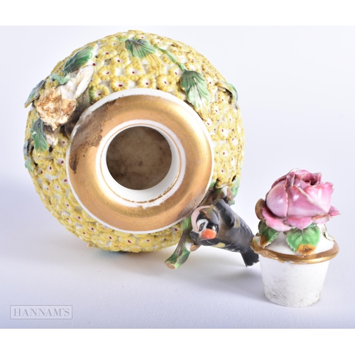 318 - AN 18TH/19TH CENTURY GERMAN MEISSEN STYLE POT POURRI AND COVER together with a smaller schneeballen ... 