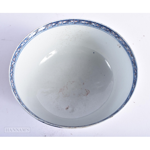 327 - AN 18TH CENTURY ENGLISH PORCELAIN BLUE AND WHITE RED LIVERBIRD BOWL. 16 cm diameter.