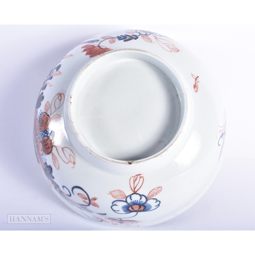 327 - AN 18TH CENTURY ENGLISH PORCELAIN BLUE AND WHITE RED LIVERBIRD BOWL. 16 cm diameter.