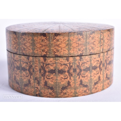 353 - AN ANTIQUE TUNBRIDGE WARE INLAID TREEN WOOD SNUFF BOX AND COVER. 8.5 cm diameter.