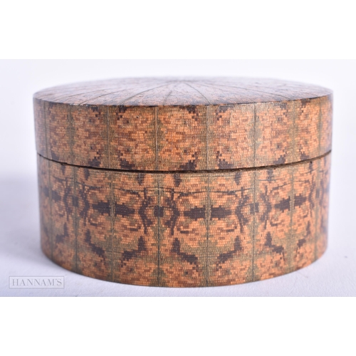 353 - AN ANTIQUE TUNBRIDGE WARE INLAID TREEN WOOD SNUFF BOX AND COVER. 8.5 cm diameter.